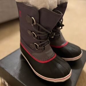 Sorel boots/ girl